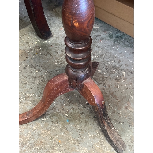 324 - Georgian Mahogany tripod table