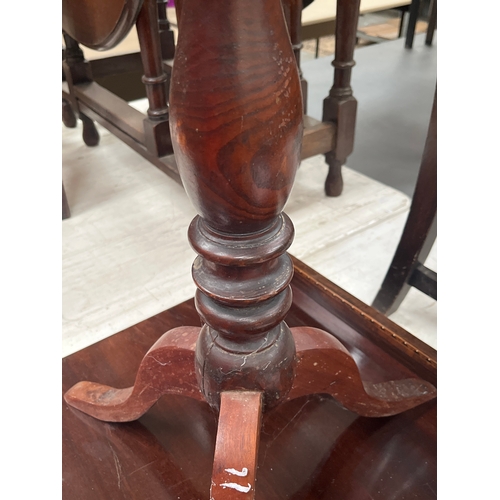 324 - Georgian Mahogany tripod table