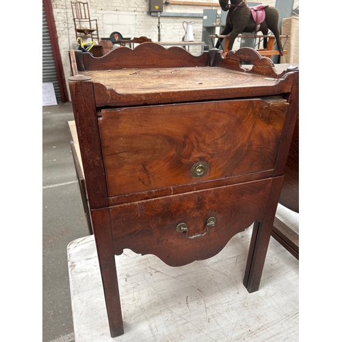 325 - Late 18th Century Georgian mahogany bedside cabinet / commode for restoration or conversion. Lovely ... 