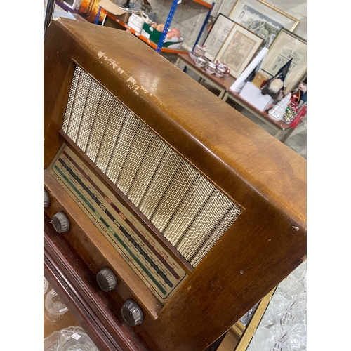 350 - Large Vintage Ferguson RadioGram. Wooden casing.