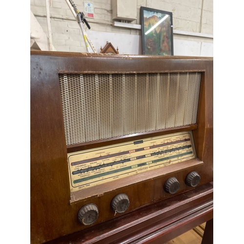 350 - Large Vintage Ferguson RadioGram. Wooden casing.