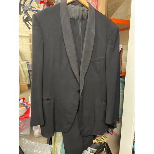381 - Lovely Vintage Dinner Suit/DJ, tailor made by Walkers of North Shields. Perfect for PROM season!