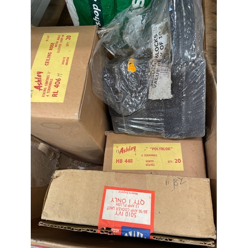 400 - Polyblok terminals, Ceiling roses, 30/50 amp cooker unit, sanding blocks.