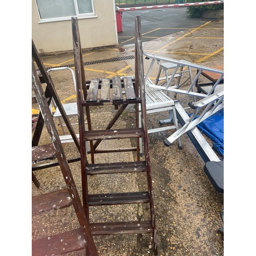 422 - Wooden ladder