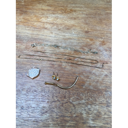 32 - 9.44g of scrap 9ct gold, including a couple of necklaces, Dennison watch back, section of fob chain ... 