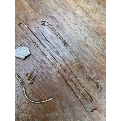 32 - 9.44g of scrap 9ct gold, including a couple of necklaces, Dennison watch back, section of fob chain ... 