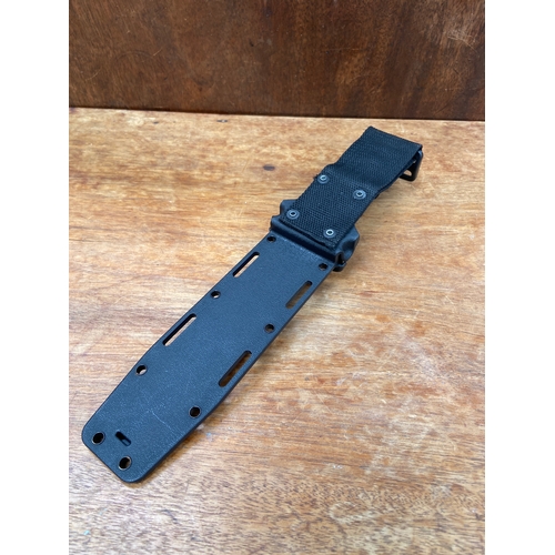 38 - KA-BAR 1211 USMC Fighting/Utility knife, featuring a 7-inch partially serrated carbon steel blade wi... 