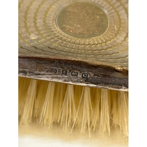 16 - Small Sterling silver brush with engine turned top in Art Deco style, Birm 1927. Gross weight 50 gra... 