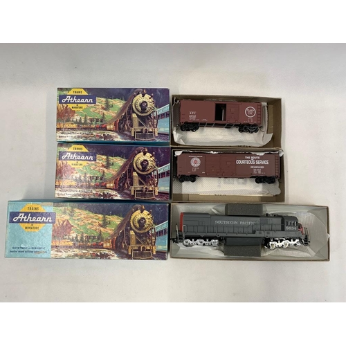 210 - Athearn box car 5001, 5041, 4106 loco 
 Condition 1 
 674