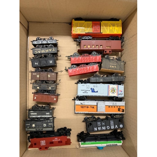 322 - 19 x 00 gauge plastic misellaneous freight wagons 
 Condition 5 
  
 580