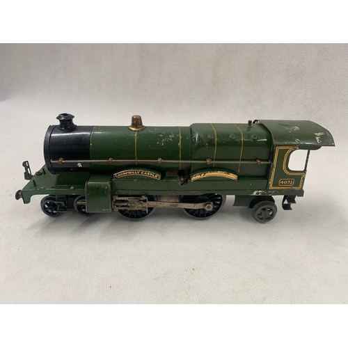 431 - Hornby 0 Gauge clockwork Caerphilly Castle engine 4-4-2 in GWR green no.4073, playworn & cab steps m... 