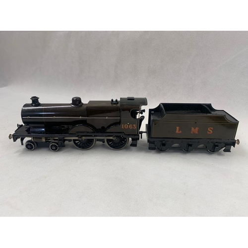 432 - Bassett Lowke 0 Gauge Clockwork 4-4-0 engine, 6 wheel tener in Chocolate brown no 1063 for LMS 
 Con... 