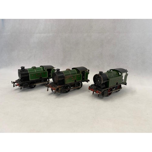 471 - Hornby 0 Gauge clockwork engines typew 101 0-4-0 tank engines, playworn with losses 
 Condition 4 
 ... 