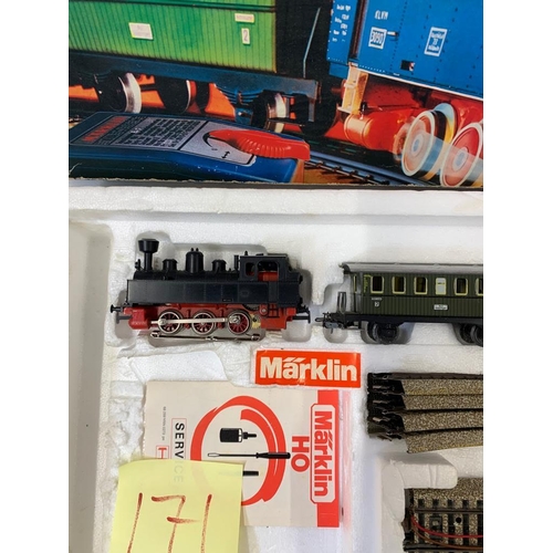 587 - MARKLIN HO gauge 3 rail electric train passenger set with 0-6-0 tank engine, 2 x 4 wheel passenger o... 