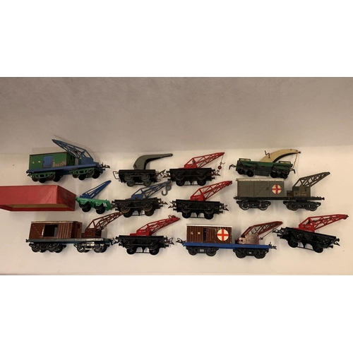 140 - 13 x 0 Gauge tin plate railway mounted cranes, some Hornby, very playworn 
 Condition   4-5 
 883