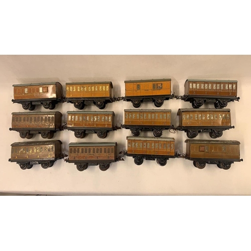 155 - 12 x Hornby 0 Gauge Tinplate passenger 4 wheel carriages in LNER teak livery, well worn some dents 
... 