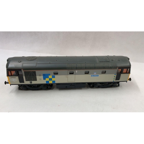 253 - 0 Gauge LIMA class 33 33050 Isle of Grain Mainline BR Grey 
 Condition 2 
  
 826