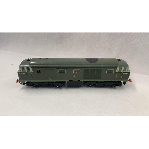 257 - Possibly Hornby BR Green repaint, 2 damaged wheels 
 Condition 4 
  
 830