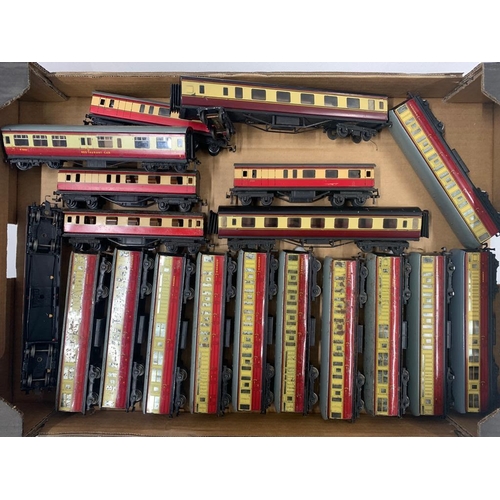 293 - Box of Hornby etc in blood & custard tin and metal MK1 carriages 
 Condition 5 
  
 635