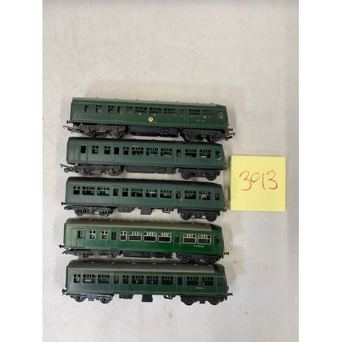 3 - TRIANG R157, R158 BR green. 3 x PC and 2 x DC 
 Condition 5 
 Photo 393