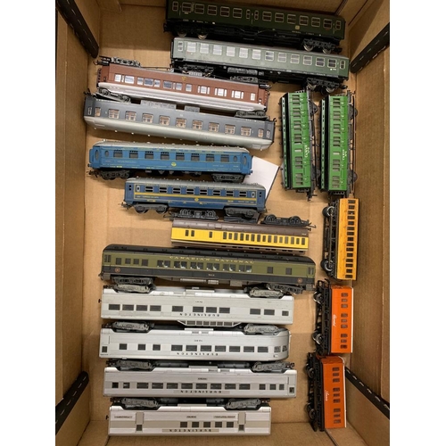 325 - 17 x 00 Gauge plastic mixed carriage set 
 Condition 4 
  
 583