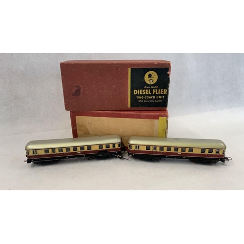 356 - 00 gauge 3 rail TRIX Twin Diesel Rail car, The diesel Flyer with reversing lights & box 
 Condition ... 