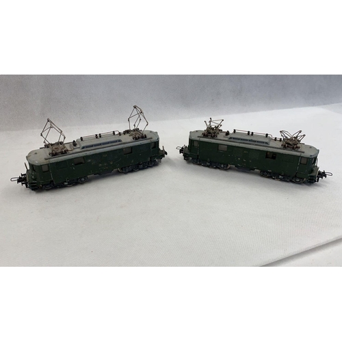 372 - 2 x 00 Gauge 3 rail TRIX Express 762232 - 255 
 Condition 5 
  
 810