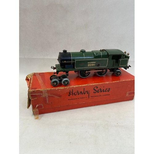 417 - Hornby 0 Gauge clockwork loco no. 2 special tank in Southern green no.2091 
 Condition 3-4 
 613