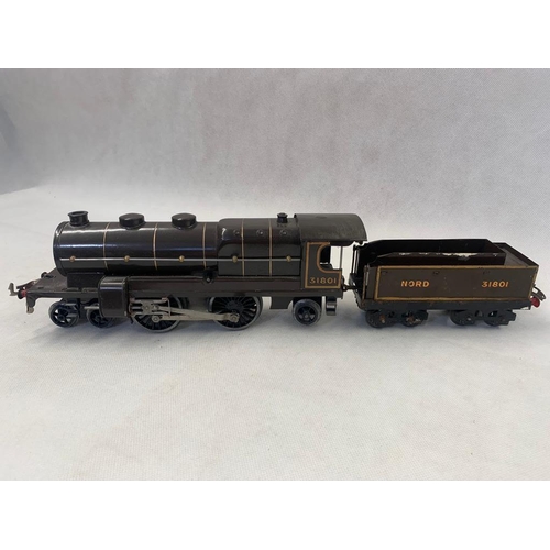 435 - Hornby 0 Gauge prewar 4-4-2 clockwork engine, with twin bogie 8 Wheel tender in Livery of 'Nord' Rai... 