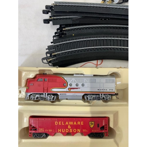 585 - BACHMAN HO gauge twin track train Santa Fe flyer with 8 wheel drive diesel engine freight car plus c... 