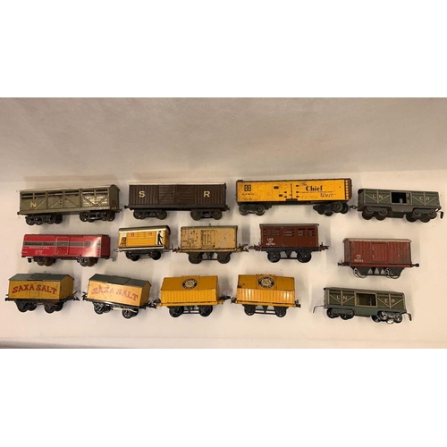 137 - Hornby etc 0 Gauge tin plate & metal freight. 2 x Portland cement, Saxa salt, Lionel double bogey & ... 