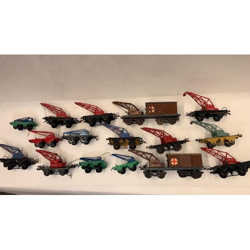 139 - 18 various 0 Guage tin plate & metal rail mounted cranes inc. Hornby 40 ton models, very playworn 
 ... 