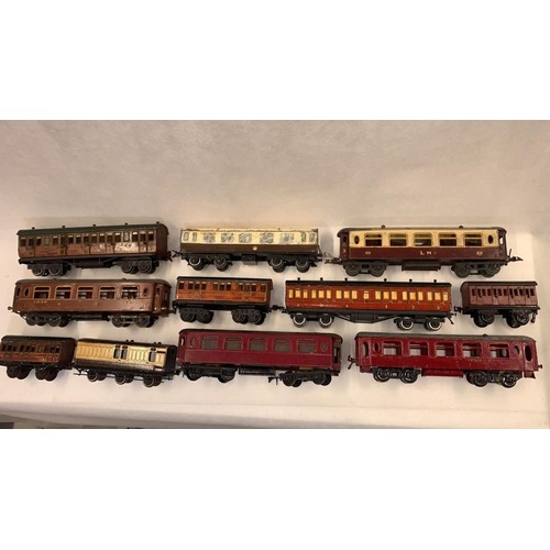 143 - Hornby & Basset Lowke rolling stock. 1 x 6 wheel GWR, 2 x 4 wheel and 8 8 wheel units, playworn, han... 