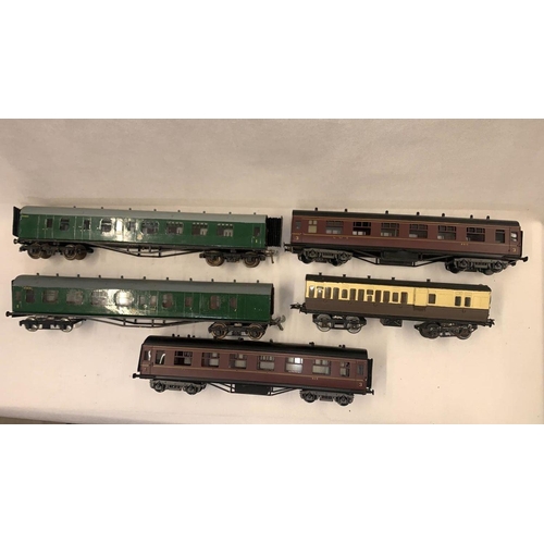 147 - Leeds Model co. & scratch built. 5 carriages with twin bogeys, various finishes with LMS Green BR & ... 