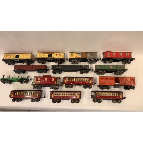 148 - 14 x 0 Gauge tin plate metal composite Lionel lines units, both freight & passenger, worn condition ... 