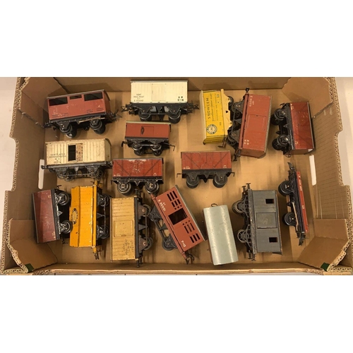 152 - 16 x 0 Gauge Hornby & Meccano tinplate, metal goods, wagons, inc. Refrigerated, Meat, Livestock & bo... 