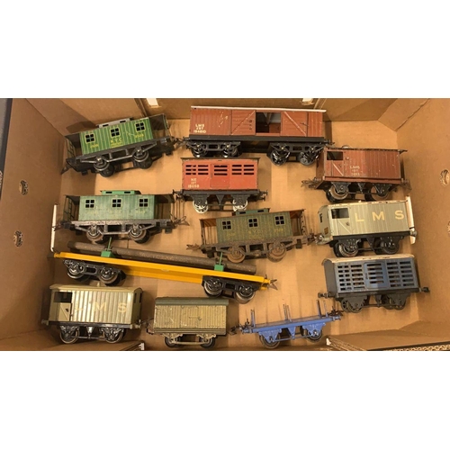 153 - 12 x Hornby 0 Gauge tin plate & Metal goods rolling stock, 5 x North American style & 7 for GB rails... 