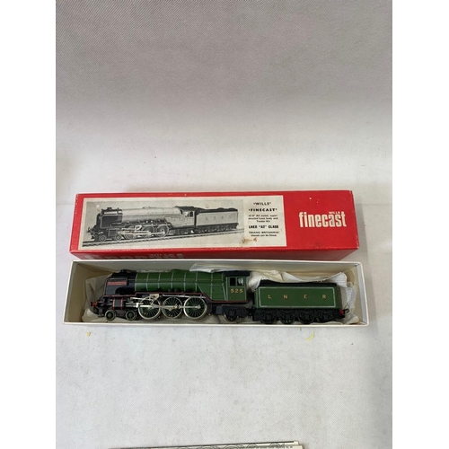 176 - WILLS Finecast LNER A2 class loco body and tender kit 
 Condition 1