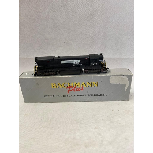 195 - Bachmann plus B23-7 Norfolk Southern, box weathered 
 Condition 1 
 557