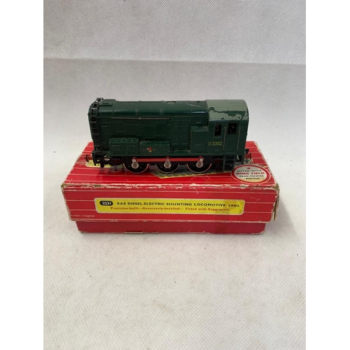 200 - Hornby Dublo 2231 060 Diesel Electric Shunting Locomotive 
 Condition 2 
  
 563