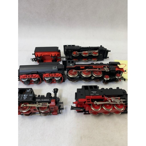 213 - LIMA tender steam loco 4640 LIMA Express Black, with tender, MARKLIN tener steam loco 38 1807 black ... 