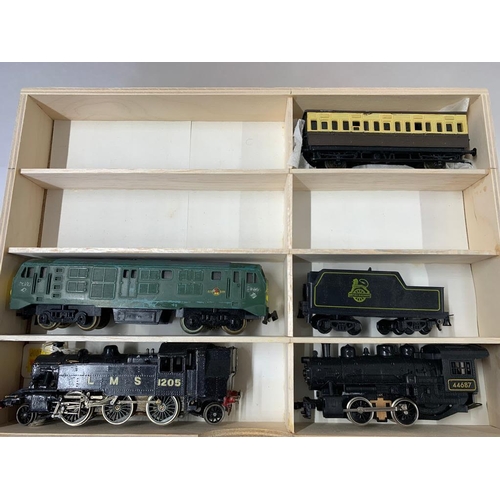 238 - Collectors chest of mixed engines. Hornby Dublo/LIMA assorted steam and diesel loco collection. D610... 