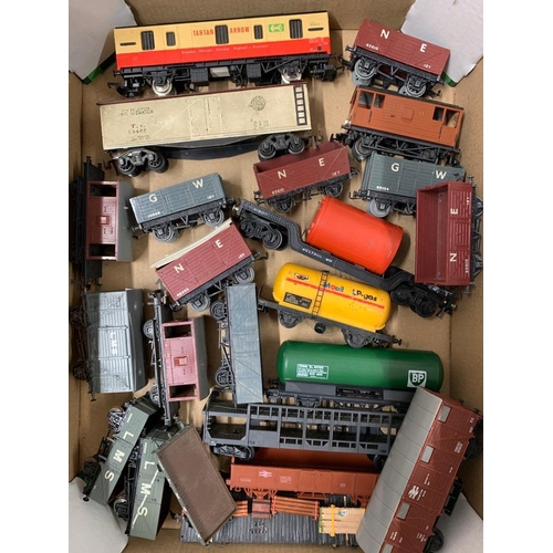 317 - 23 X 00 Gauge plastic LIMA, TRIX Joeuf, Airfix, Track Master, main line mixed freight carriages 
 Co... 