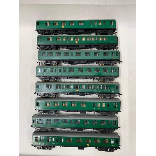 338 - gauge plastic TTR, Green BR Mark 1 coaches Condition 3 
  
 596