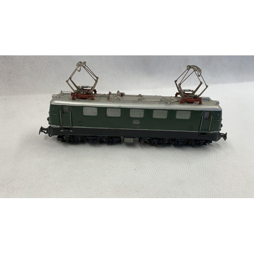 368 - 00 gauge 3 rail Marklin E41024 
 Condition 3 
  
 806