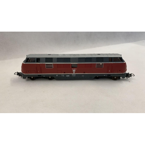 374 - 00 Gauge 3 rail LIMA 221 149-8 
 Condition 3 
  
 812