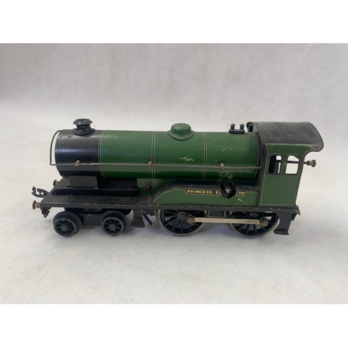 433 - BING 0 Gauge Clockwork Engine, Princess Elizabeth 4-4-0 in BR-GW green, no tender, playworn 
 Condit... 