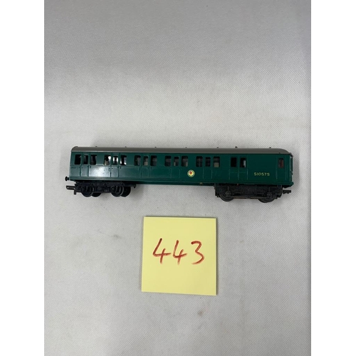 53 - TRIANG R1561225 SR Suburban 4 SUB 
 Condition 3 
 443