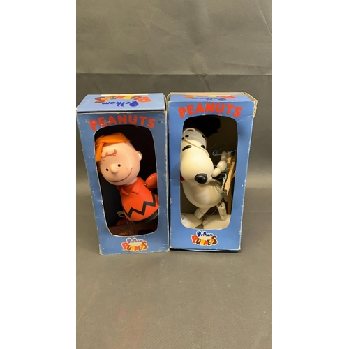 18 - 2 x 1970's vintage Pelham Peanuts puppets - Snoopy and Charlie Brown, boxed