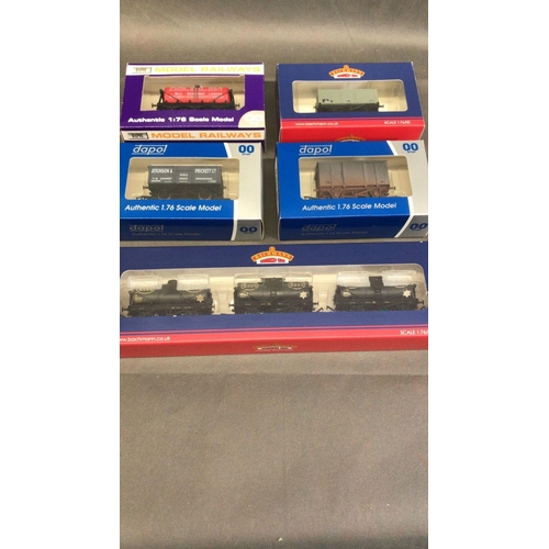 239 - Dapol and Bachmann 00 Gauge fine detail freight rolling stock mix of 4 wagons boxed and mint conditi... 